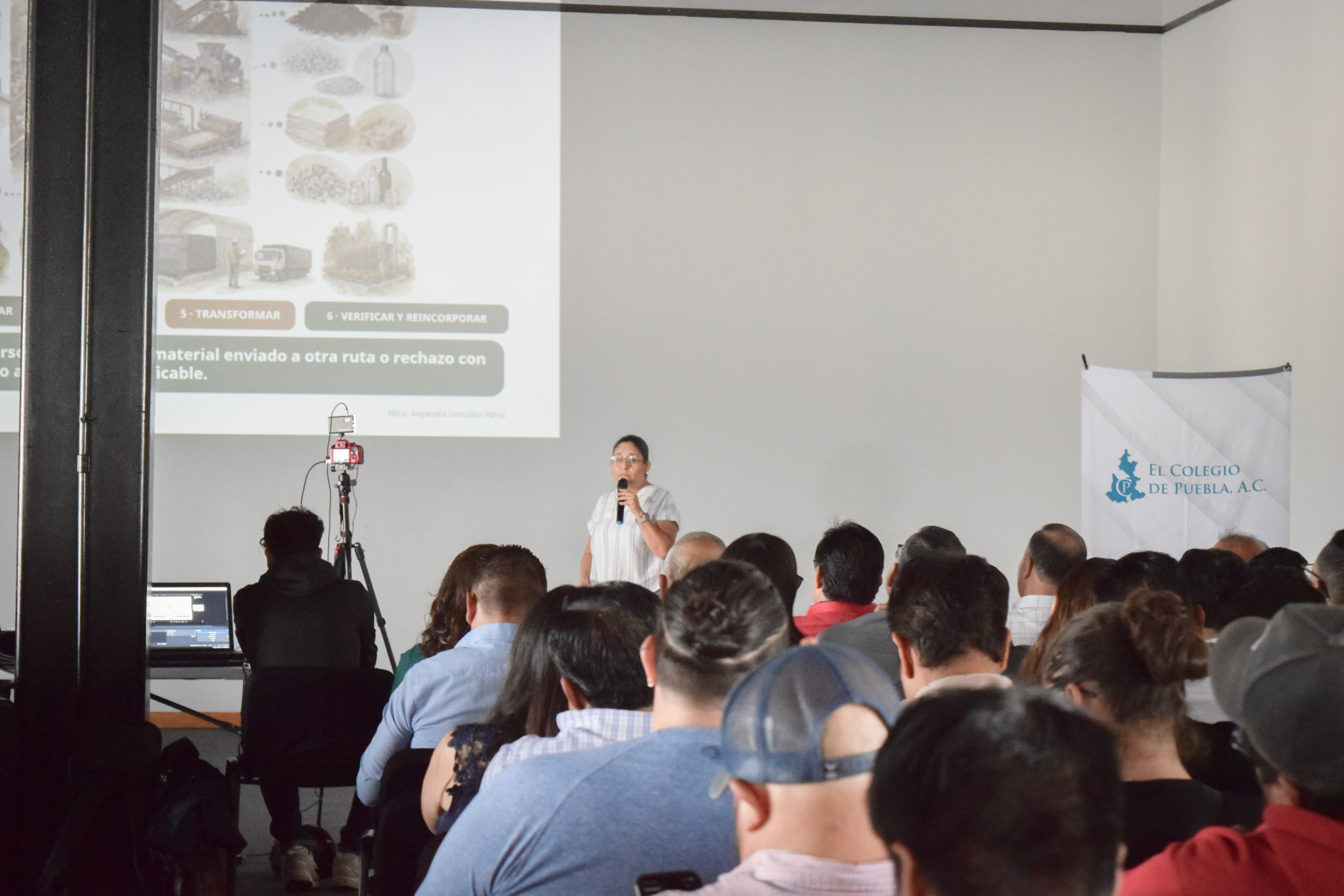 Fotografía de Conferencia - Manejo y Operación de una Recicladora de Residuos Sólidos Urbanos